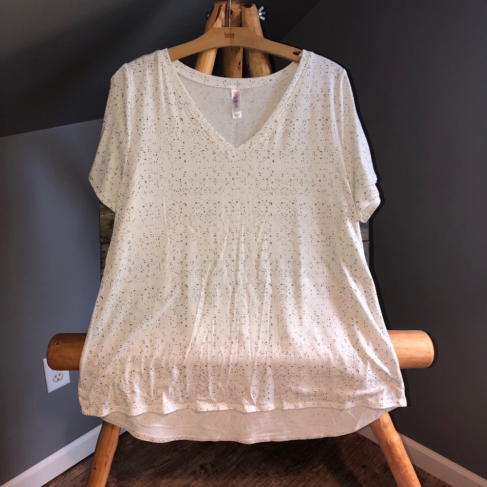 Short sleeve v-neck T-shirt